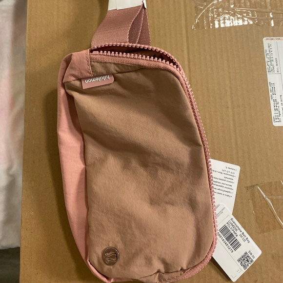lululemon everywhere belt bag pink clay Crossbody 1L lululemon athletica | Bags |